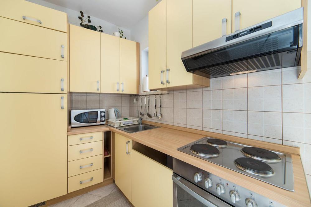 Apartments Dominko Brist Esterno foto